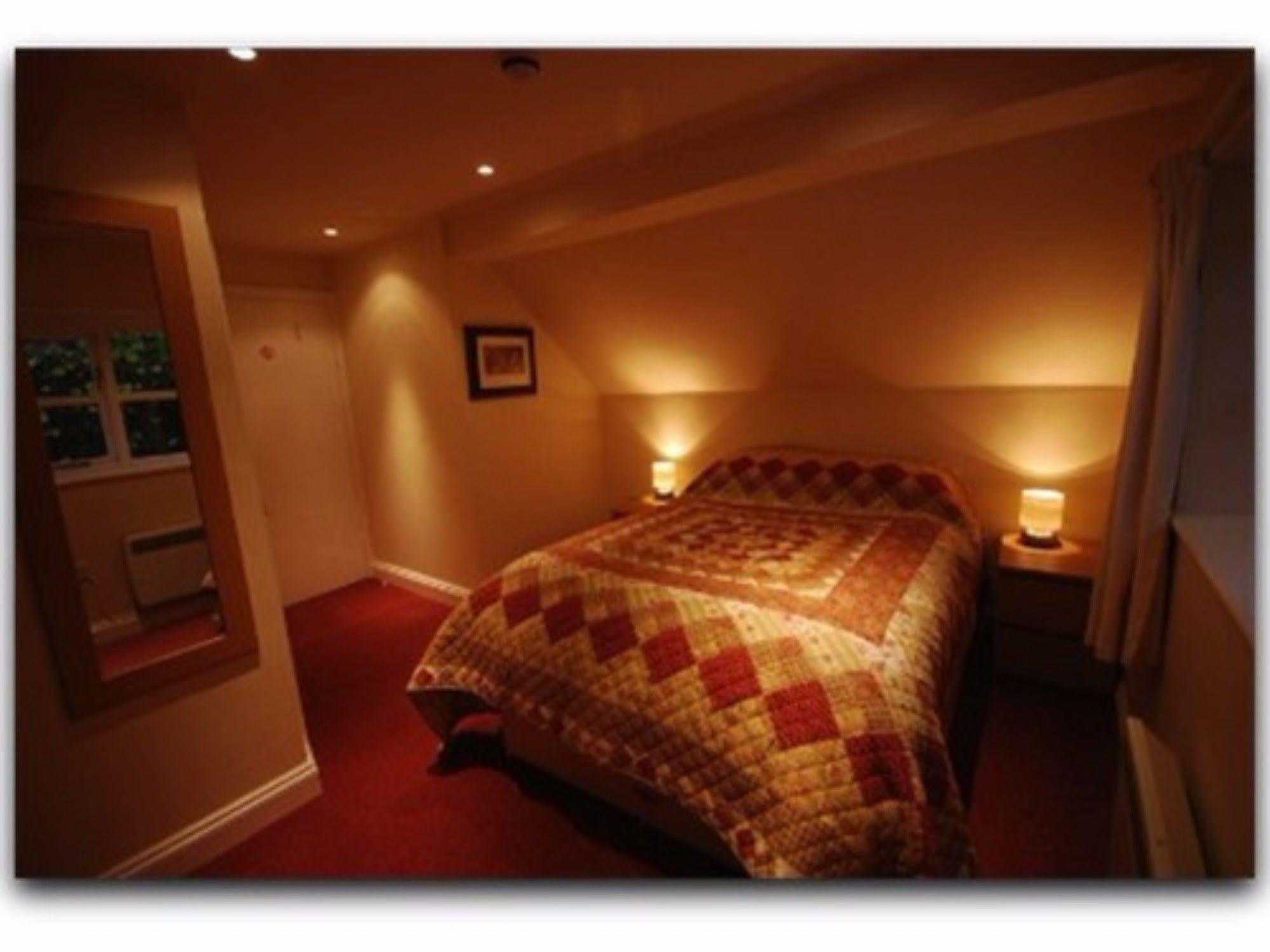 The Hatchet Inn Chute Exteriér fotografie